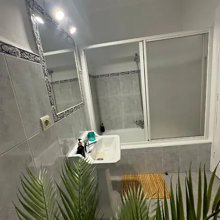 Tu En El Centro De *